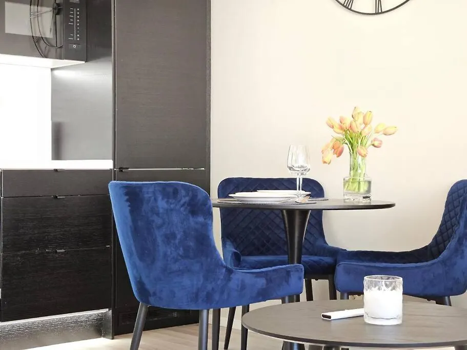 Luxcityhome 300M Metro With Glass Balcony Helsinki